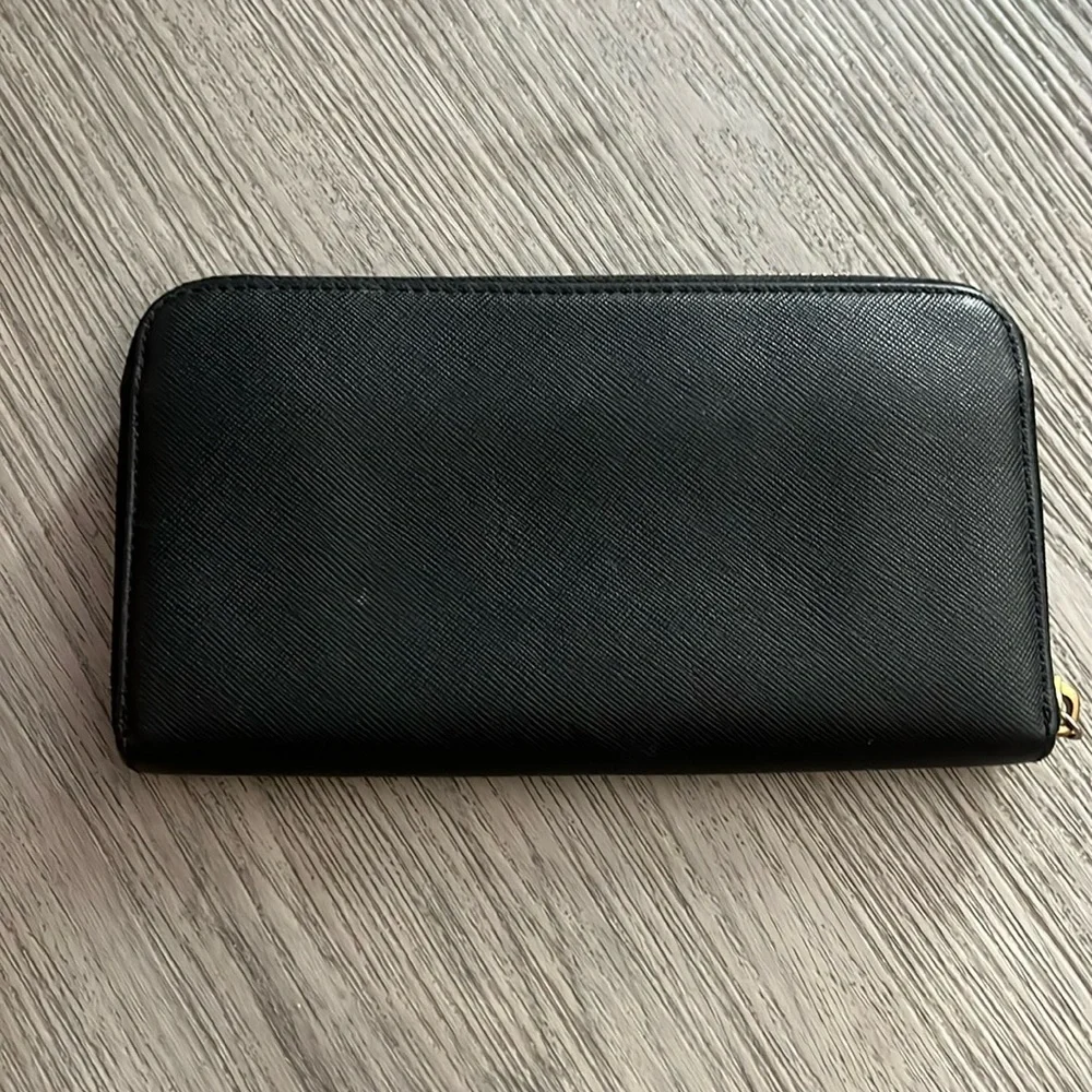 Tory Burch wallet